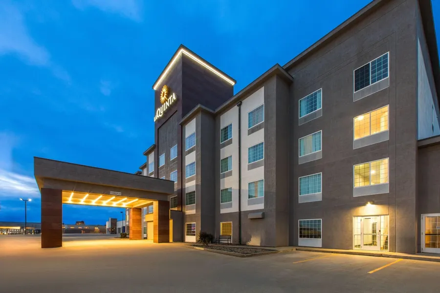 La Quinta Inn & Suites by Wyndham Minot hotel detail image 2