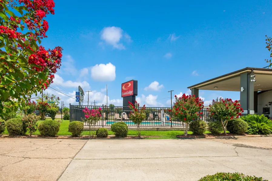Econo Lodge Lake Charles University Area hotel detail image 2