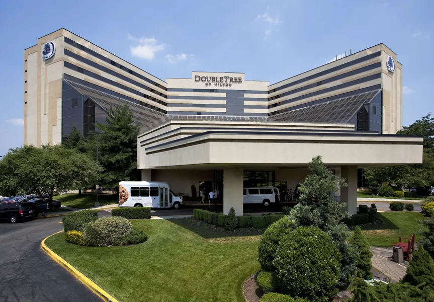 DoubleTree by Hilton Hotel Newark Airport hotel detail image 2