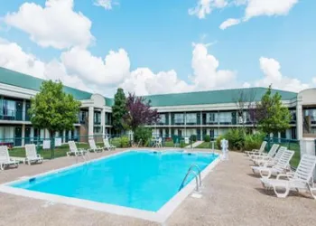 Days Inn by Wyndham Elizabethtown hotel thumbnail 5