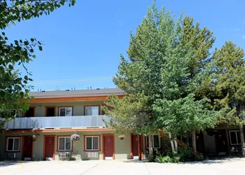 Moose Creek Inn hotel thumbnail 2