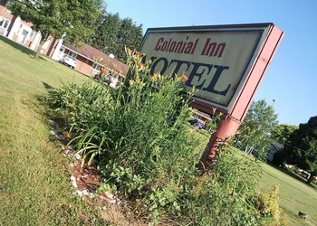 Colonial Inn Motel hotel thumbnail 2