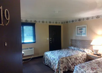 Colonial Inn Motel hotel thumbnail 6