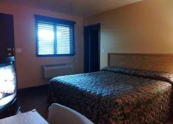 Colonial Inn Motel hotel thumbnail 8