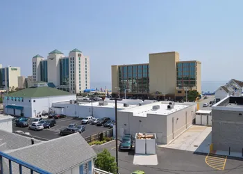 Blue Marlin Inn & Suites hotel thumbnail 4