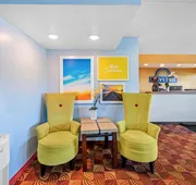 Days Inn by Wyndham Independence hotel detail image 7
