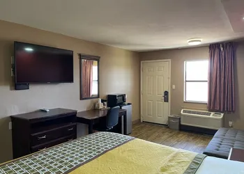 Deluxe Inn hotel thumbnail 8