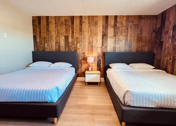 Camrose LeChateau Hotel hotel thumbnail 6