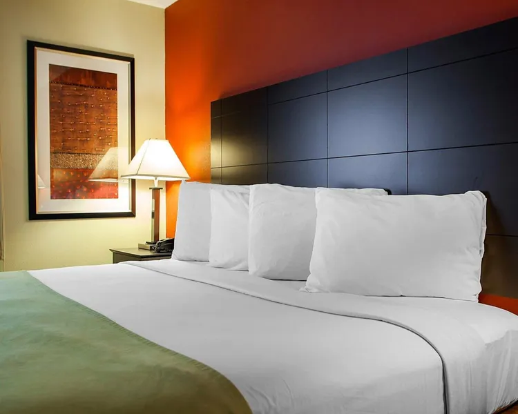 Suburban Studios Cedar Falls hotel detail image 6