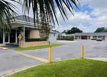 The Shades Motel hotel thumbnail 2