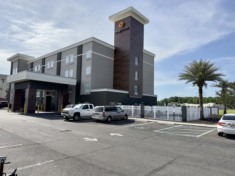 La Quinta Inn & Suites by Wyndham Gonzales LA hotel detail image 2