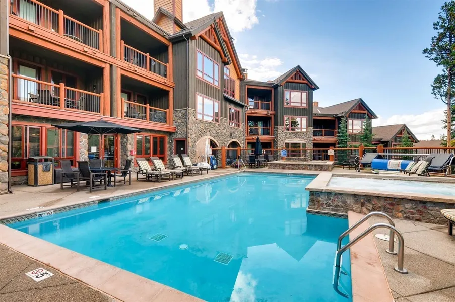 Luxury 3 Bedroom Ski in, Ski Out Mountain Vacation Rental Just Steps from the Snowflake Ski Lift hotel detail image 2
