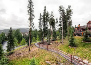 Luxury 3 Bedroom Ski in, Ski Out Mountain Vacation Rental Just Steps from the Snowflake Ski Lift hotel thumbnail 4
