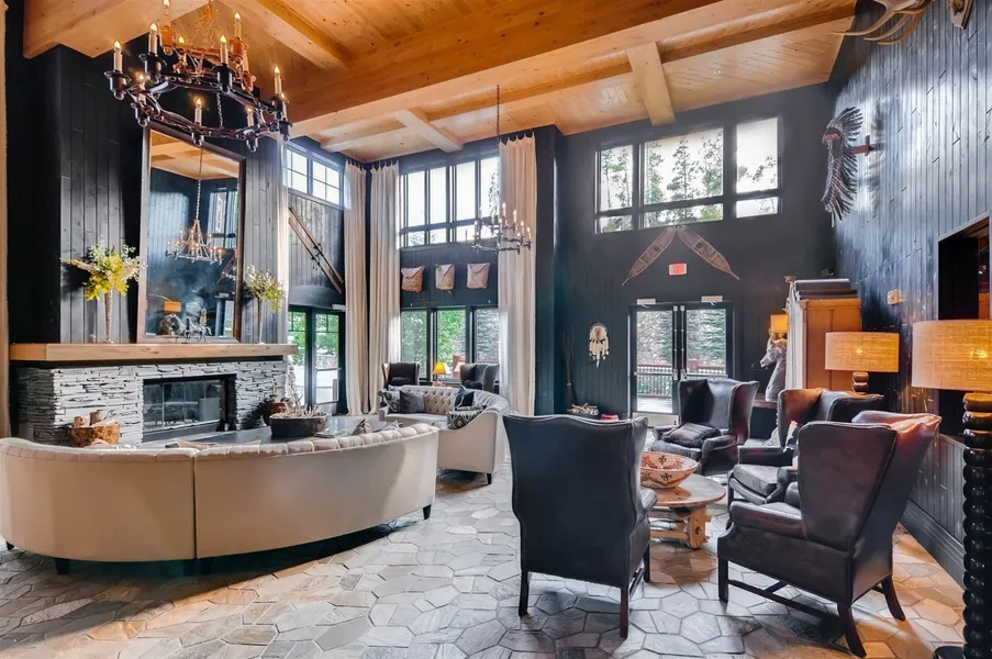 Luxury 3 Bedroom Ski in, Ski Out Mountain Vacation Rental Just Steps from the Snowflake Ski Lift hotel detail image 6