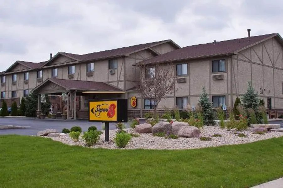 Super 8 by Wyndham Ottawa Starved Rock hotel detail image 2