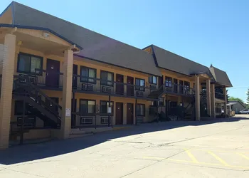 KC Motel hotel thumbnail 3