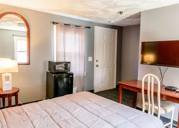 Red Fox Motel hotel thumbnail 3