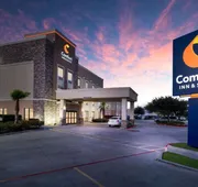 Comfort Inn & Suites Victoria North hotel detail image 3