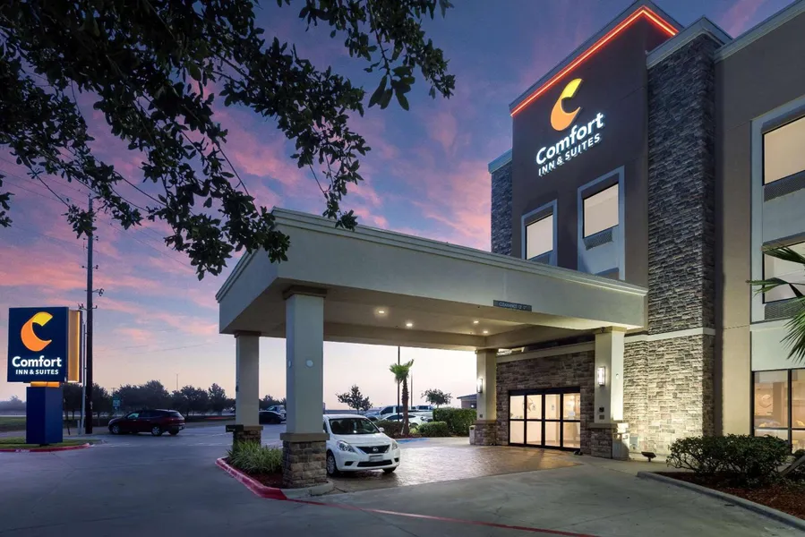 Comfort Inn & Suites Victoria North hotel detail image 6