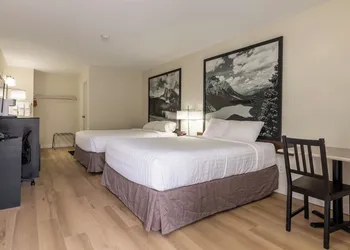 Super 8 By Wyndham Golden hotel thumbnail 6