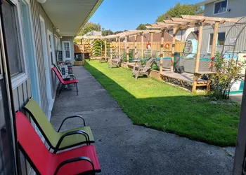 Manor Motel hotel thumbnail 6