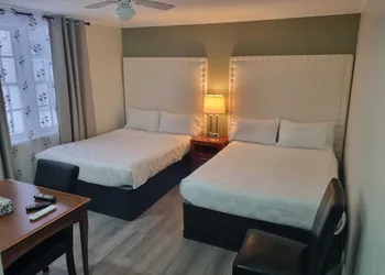 Manor Motel hotel thumbnail 7
