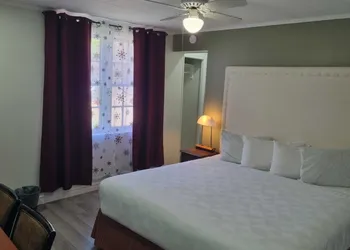 Manor Motel hotel thumbnail 8