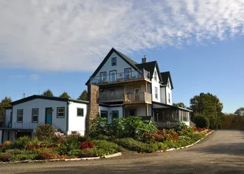 Still Point Lodge & Cottages hotel thumbnail 2