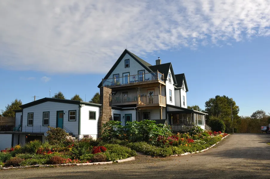 Still Point Lodge & Cottages hotel detail image 2