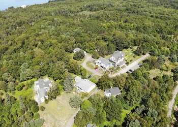 Still Point Lodge & Cottages hotel thumbnail 7