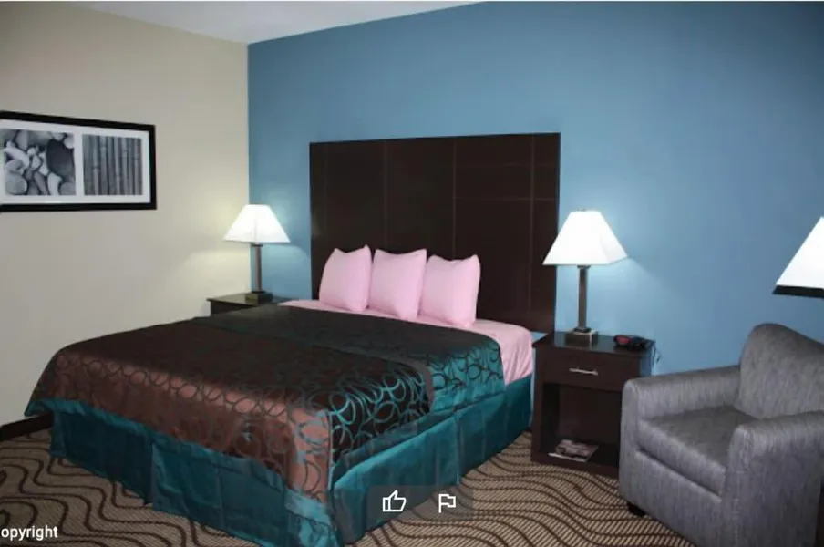 La Plaza Inn & Suites hotel detail image 6