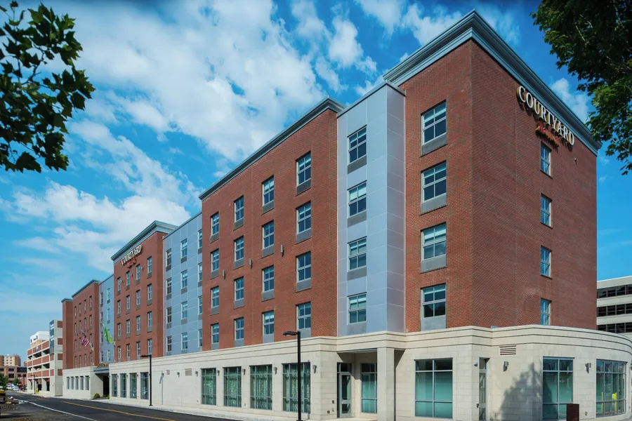 Courtyard by Marriott Edgewater NYC Area hotel detail image 2
