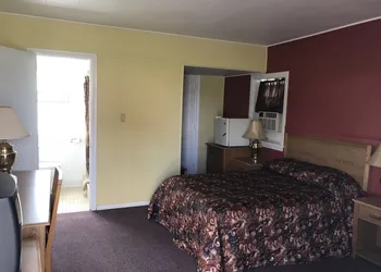 Crest Motel hotel thumbnail 3