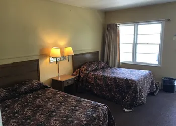 Crest Motel hotel thumbnail 4