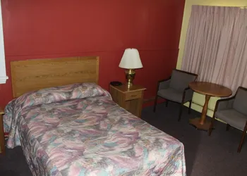 Crest Motel hotel thumbnail 5