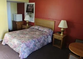 Crest Motel hotel thumbnail 6