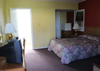 Crest Motel hotel thumbnail 7