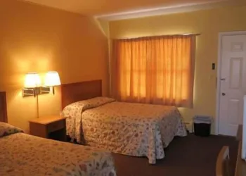 Crest Motel hotel thumbnail 8