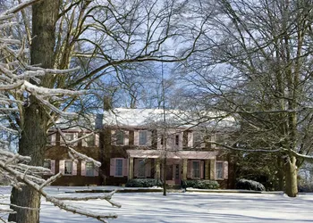 Charred Oaks Inn hotel thumbnail 3