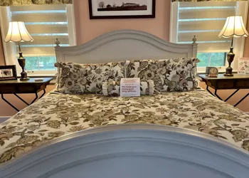 Charred Oaks Inn hotel thumbnail 5