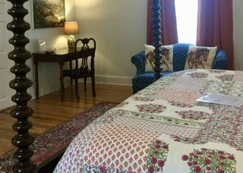 Charred Oaks Inn hotel thumbnail 8