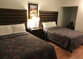 Discovery Inn hotel thumbnail 3