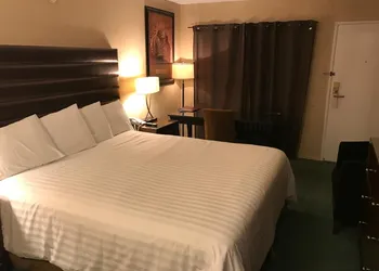 Discovery Inn hotel thumbnail 4
