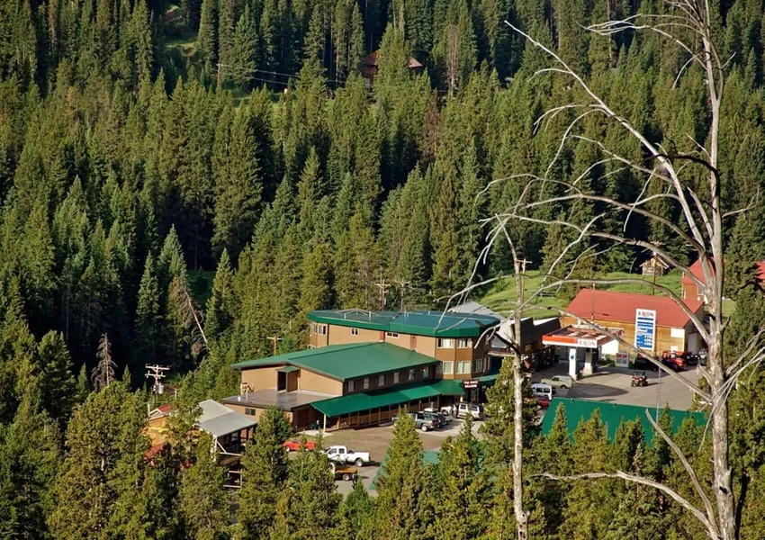 Soda Butte Lodge hotel detail image 6