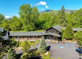 Adirondack Spruce Lodge hotel thumbnail 4