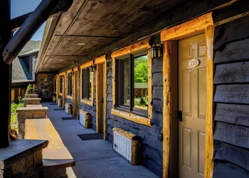 Adirondack Spruce Lodge hotel thumbnail 5