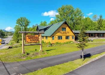 Adirondack Spruce Lodge hotel thumbnail 8