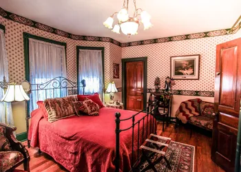 Hollerstown Hill Bed and Breakfast hotel thumbnail 8
