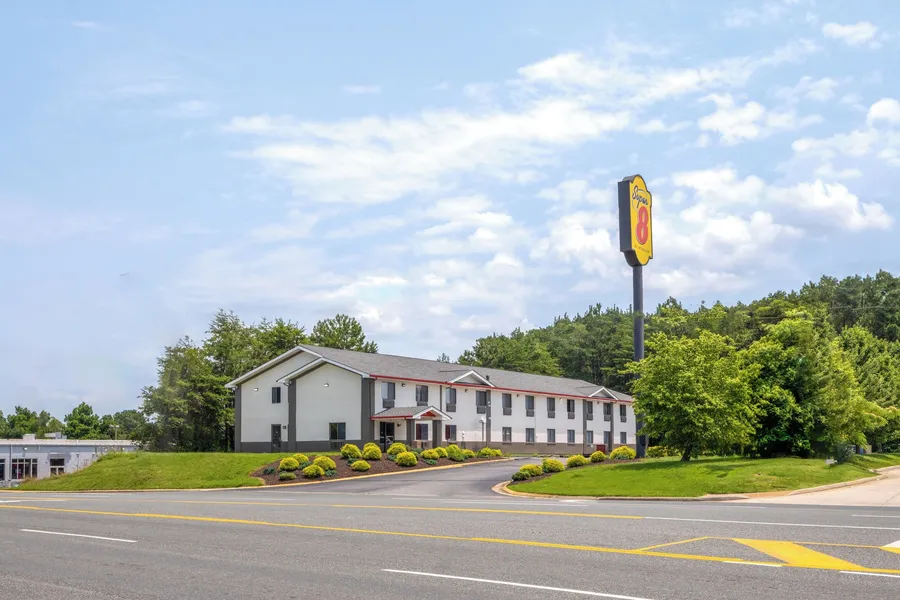 Super 8 by Wyndham Farmville hotel detail image 2