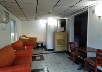 Budget Inn hotel thumbnail 4